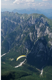 Cadena de Musi :: Salvaje cadena de montana de Monte Musi a través del valle en Italia como se ha visto en un vuelo XC de Eslovenia, Parco Regionale delle Prealpi Giulie, Italia